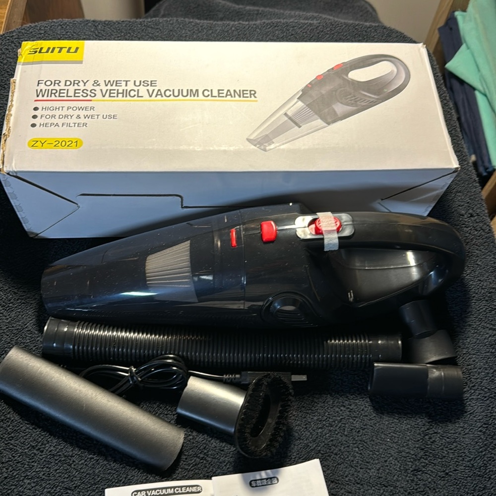 NWT Handheld Wireless vehicle vacuum cleaner